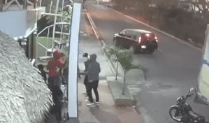 VIDEO | Encapuchados asaltan personas que compartían en un negocio en Hato Mayor