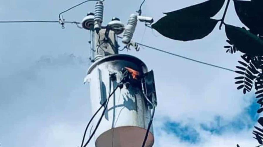 Transformador que se prende en El Seibo mantiene atemorizados a comunitarios