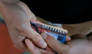 Arrestan en Los &Aacute;ngeles a 15 sospechosos de fraude en tarjetas de beneficios