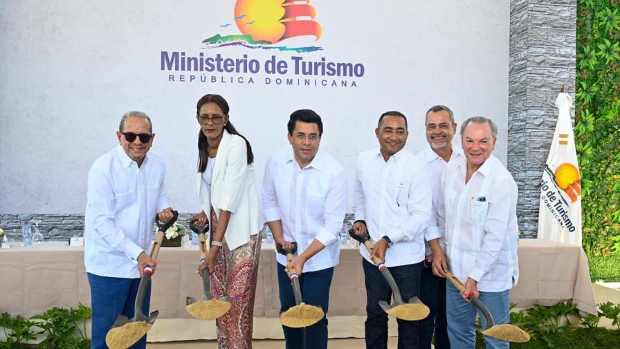 Turismo inicia reconstrucción de la vía Domingo Maíz y su interconexión a la avenida Punta Cana Turismo inicia reconstrucción de la vía Domingo Maíz y su interconexión a la avenida Punta Cana