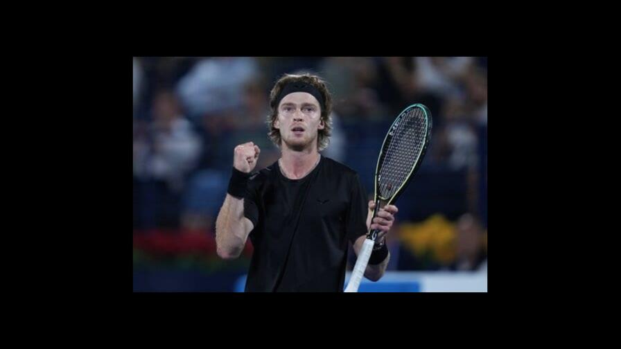 Rublev supera a Zverev y avanza a final en Dubai Rublev supera a Zverev y avanza a final en Dubai