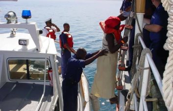 Repatrian a 26 dominicanos y 61 haitianos interceptados en Puerto Rico
