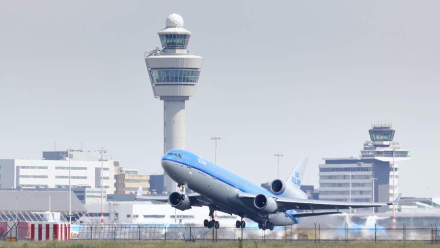 Aerolíneas denunciarán al gobierno holandés por reducir vuelos de Ámsterdam Aerolíneas denunciarán al gobierno holandés por reducir vuelos de Ámsterdam
