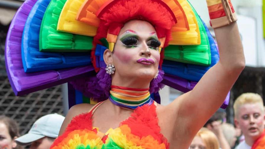 Tennessee prohíbe los espectáculos de drag queen en público