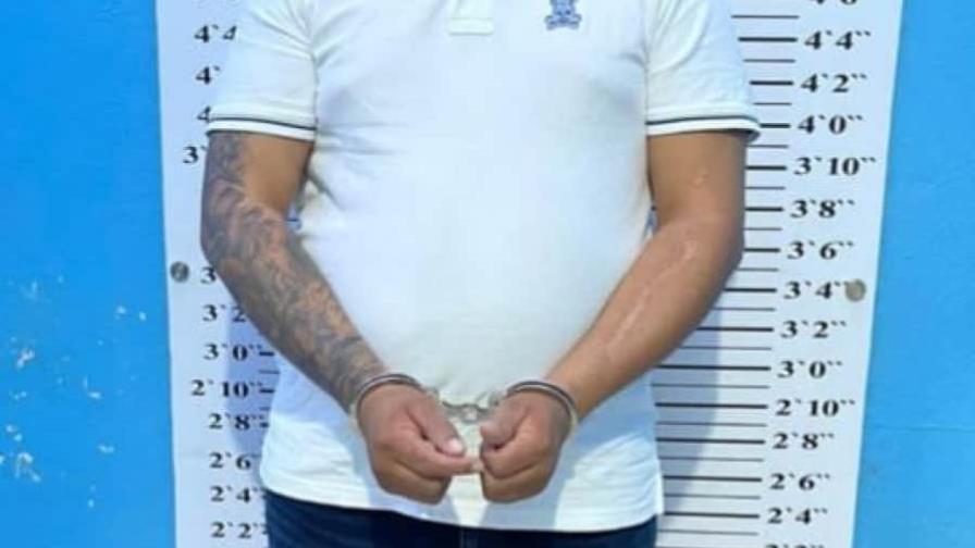Atrapan en el AILA a colombiano buscado por narcotráfico y otros delitos en EEUU