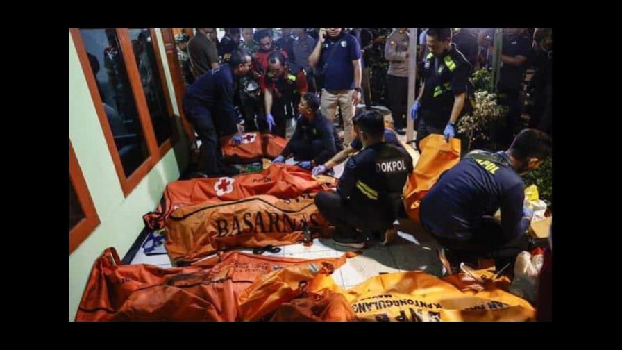 Al menos 13 muertos al incendiarse un depósito de combustible en Yakarta