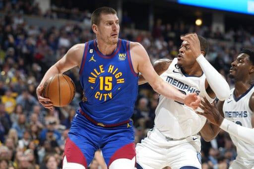 Video | Triple-doble de Jokic impulsa a Nuggets ante Grizzlies