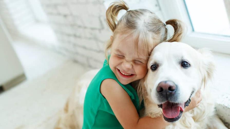 Por qué es una buena idea que los niños crezcan con una mascota