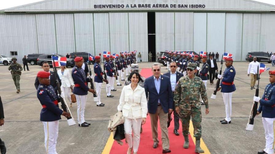 Abinader sale a Ecuador para participar en VI Reunión de la Alianza para la Democracia