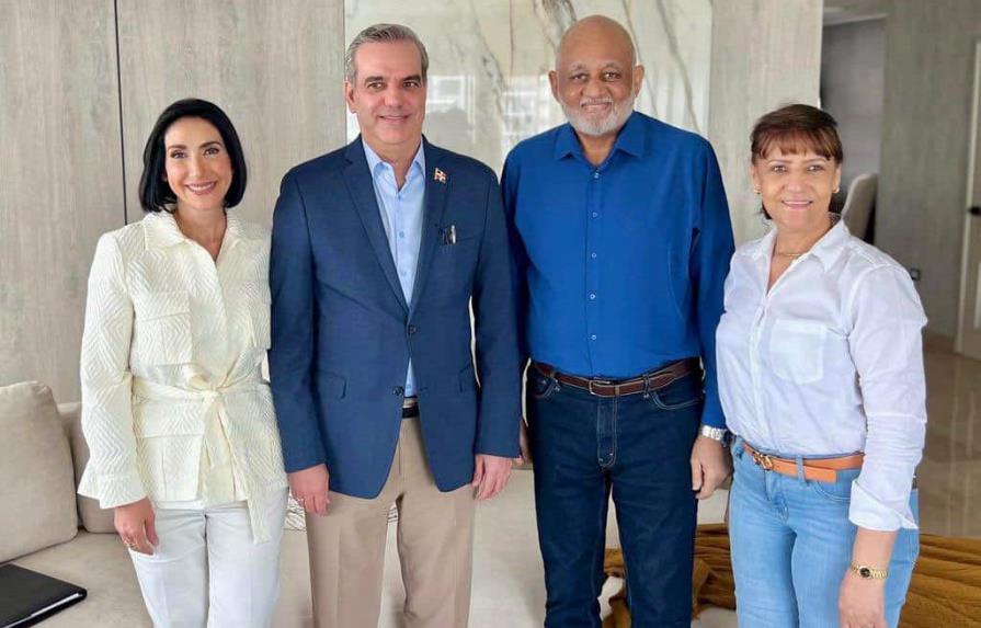 Presidente Luis Abinader visita a Roberto Fulcar