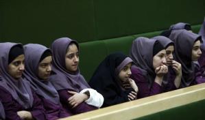 Crece la crisis por supuesto envenenamiento de niñas en Irán