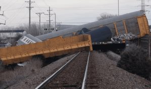 Se descarrilan 20 vagones de otro tren de carga en Ohio