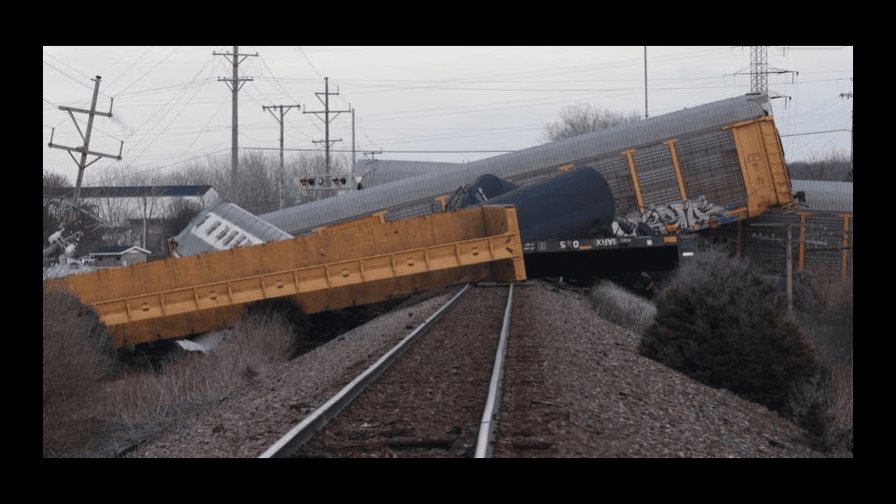 Se descarrilan 20 vagones de otro tren de carga en Ohio