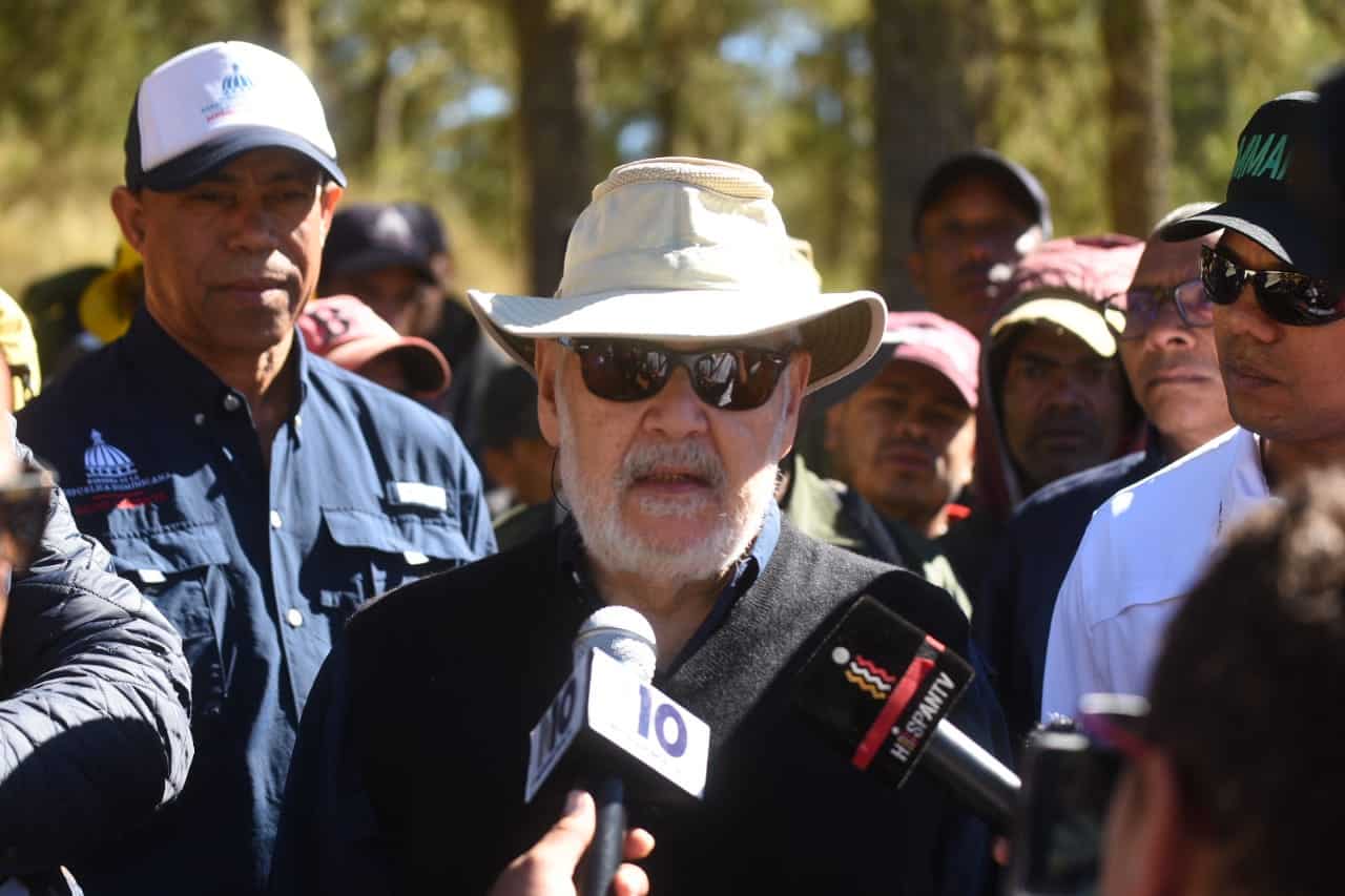 El ministro de Medio Ambiente, Miguel Ceara Hatton, responde preguntas de Diario Libre.