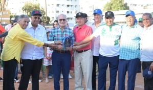 Liga Centro dedica su torneo 71 al publicista dominicano Nandy Rivas
