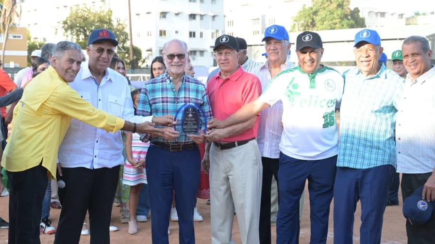 Liga Centro dedica su torneo 71 al publicista dominicano Nandy Rivas