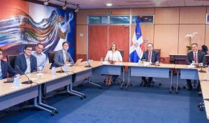 Gobernador del Banco Central explica desempeño de RD a representantes del Bank of America 