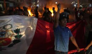 Mueren dos soldados ahogados en un río durante protesta en Perú