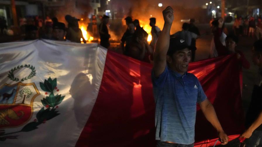 Mueren dos soldados ahogados en un río durante protesta en Perú Mueren dos soldados ahogados en un río durante protesta en Perú