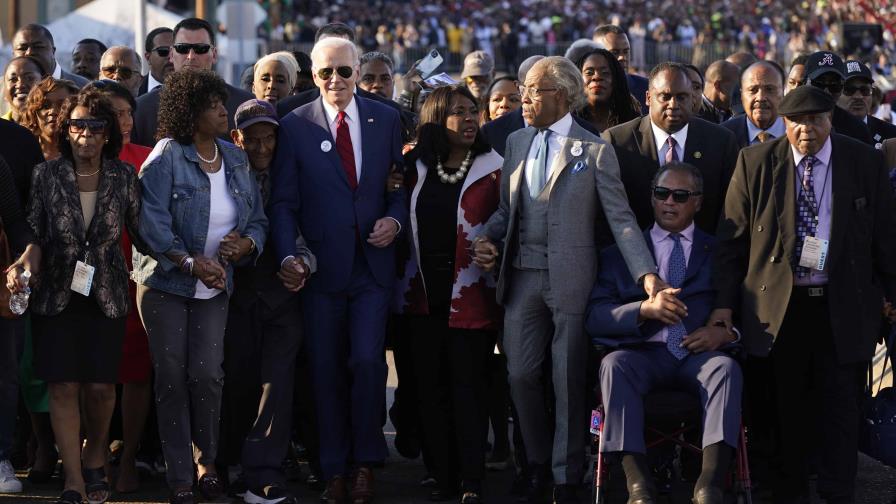 Biden se agarra del Domingo Sangriento y dice los derechos electorales siguen bajo ataque Biden se agarra del Domingo Sangriento y dice los derechos electorales siguen bajo ataque