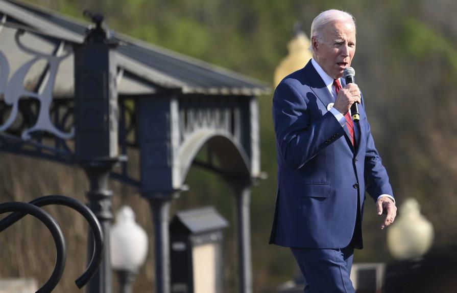 Biden dice que EEUU debe conocer lo bueno y lo malo de su historia