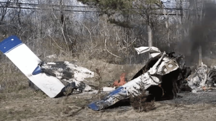 Un muerto y dos heridos al estrellarse avioneta en Nueva York Un muerto y dos heridos al estrellarse avioneta en Nueva York