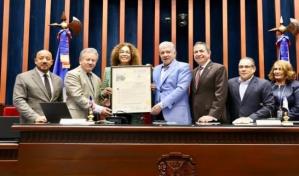 La Asamblea Estatal de Nueva York reconoce a Eduardo Estrella