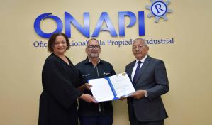 ONAPI entrega certificación de patente de invención a José Orlando Alix