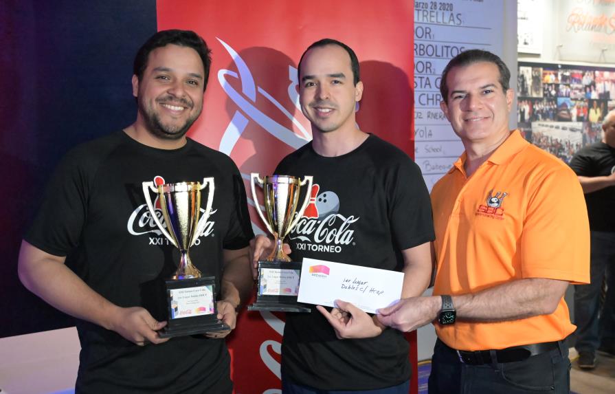 Los hermanos González  ganan torneo de boliche