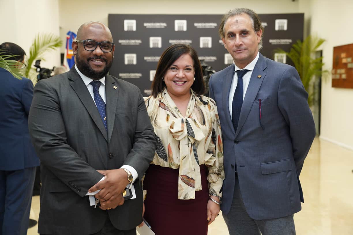 Ruddy Simons, Fabiola Herrera y Julio Andújar.