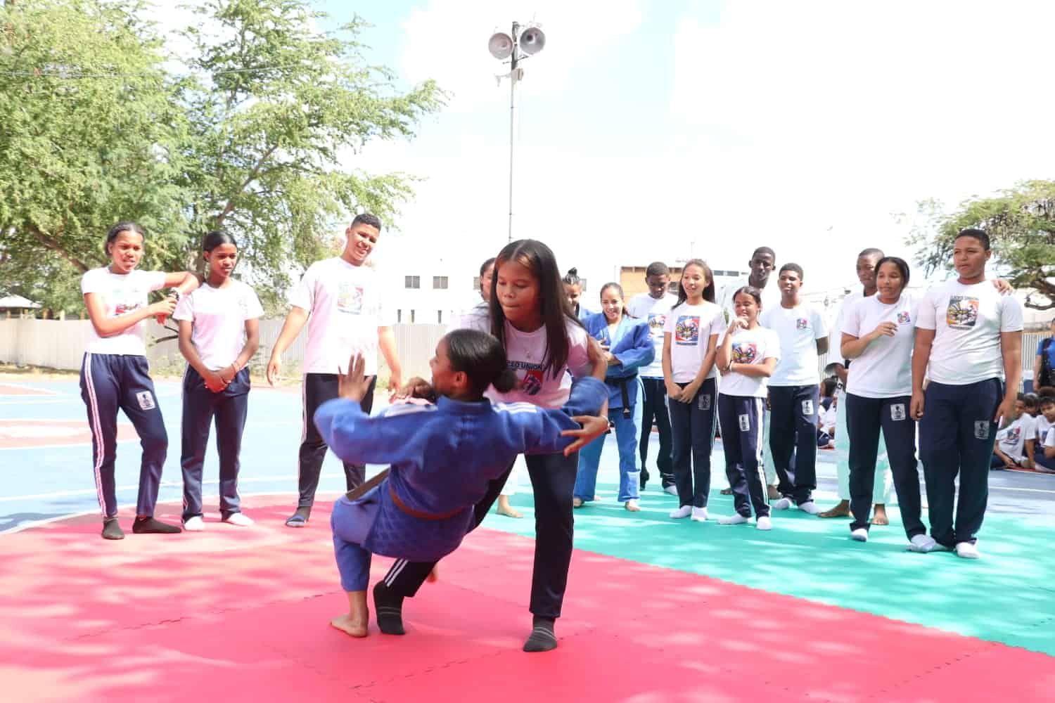 Exhibición de judo en Centro Educativo Unión Panamericana