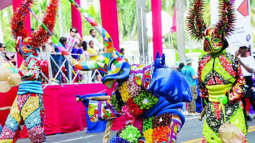 Brillo y folclore en un Desfile Nacional de Carnaval donde los niños fueron protagonistas