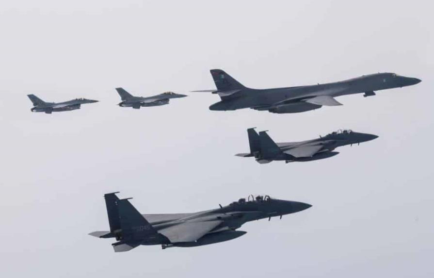 Corea del Sur y Estados Unidos realizan maniobras con un bombardero estratégico B-52