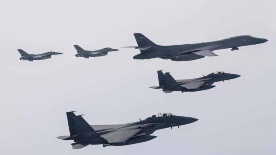 Corea del Sur y Estados Unidos realizan maniobras con un bombardero estratégico B-52