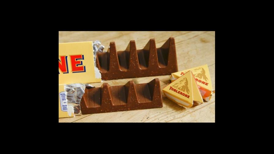Toblerone elimina icónico monte Cervino de su envoltura Toblerone elimina icónico monte Cervino de su envoltura