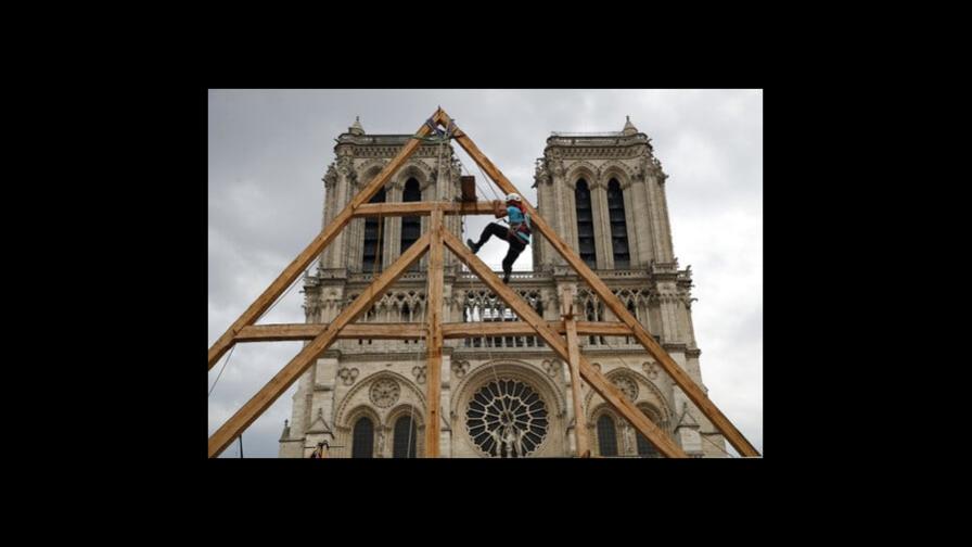 Rápido avance de reconstrucción de catedral de Notre Dame