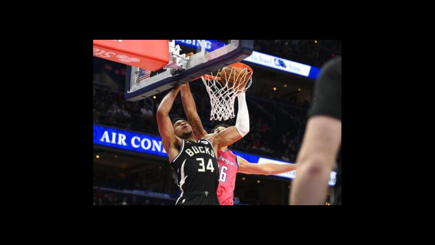 NBA reconsidera y le quita triple-doble a Antetokounmpo