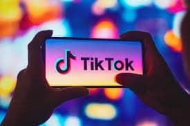 Universidad de EEUU advierte de peligro sobre reto de alcoholizarse  en TikTok