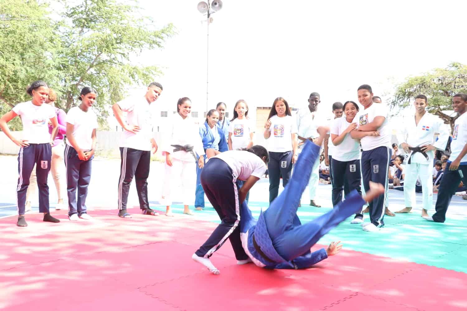 Exhibición de judo en Centro Educativo Unión Panamericana