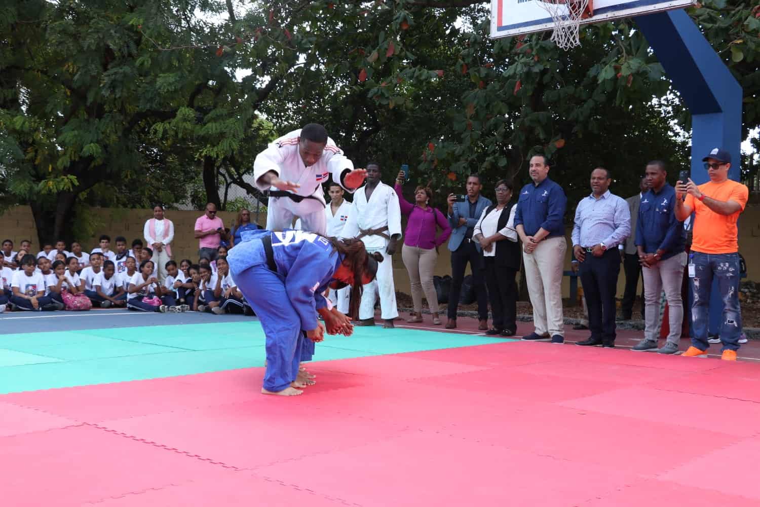 Exhibición de judo en Centro Educativo Unión Panamericana