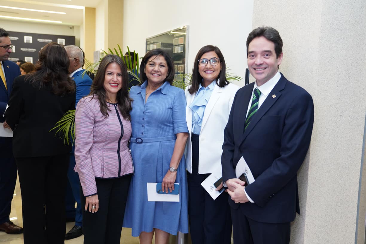 Ingrid González, Nacyra Cury, Elizabeth Rosario y Riccio Hermidia.