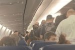 Hombre se desmaya en medio de un vuelo con turbulencia en EE.UU. Hombre se desmaya en medio de un vuelo con turbulencia en EE.UU.