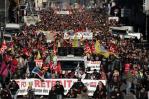 Los sindicatos franceses movilizan en las calles pero no paralizan el país