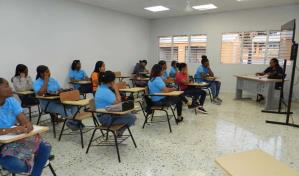 Escuelas vocacionales inician la capacitación de 185 estudiantes en Pedernales