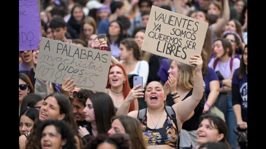 Las mujeres salen a la calle en todo el mundo para defender sus derechos amenazados