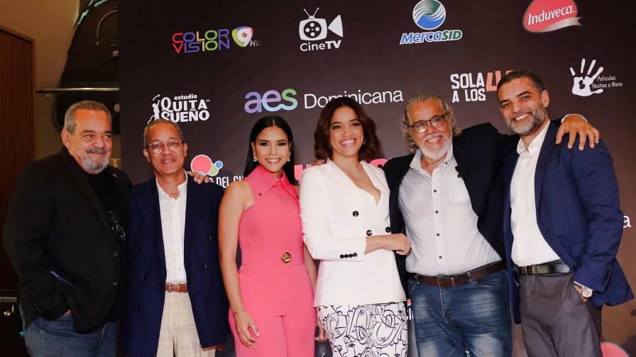 Estrenan “Sola a los 40”, la nueva apuesta cinematográfica de Ángel Muñiz Estrenan “Sola a los 40”, la nueva apuesta cinematográfica de Ángel Muñiz