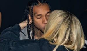 Avril Lavigne confirma su relación con Tyga con pleno beso en París