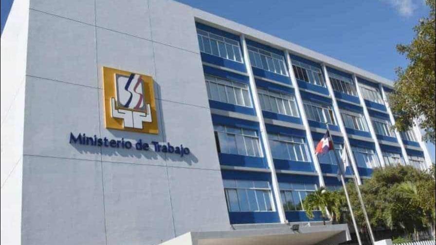 Ministerio de Trabajo anuncia feria de empleo este viernes en la Capital