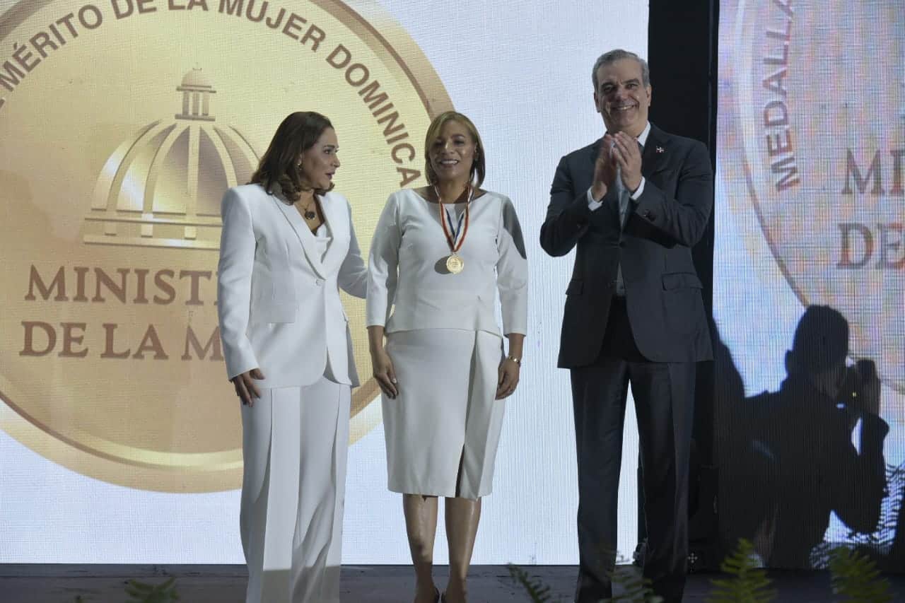Ministra de la Mujer durante la entrega. 