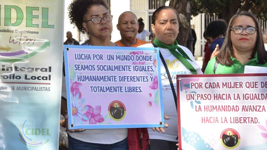 Feministas demandan protección de sus derechos y educación digital